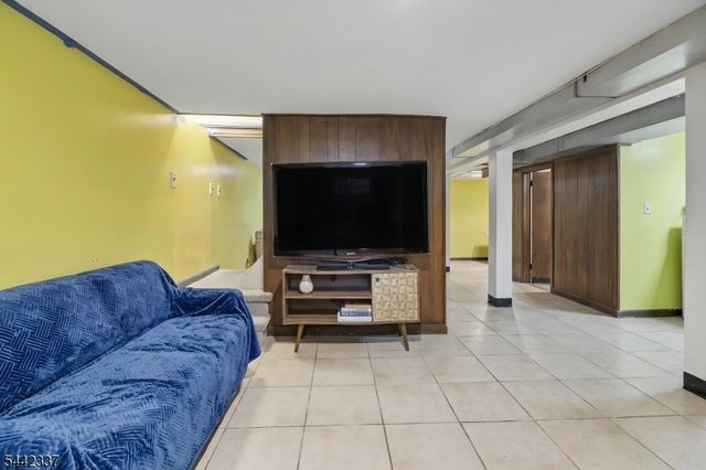 55 Stillman Ave, Bergenfield Boro, NJ 07621