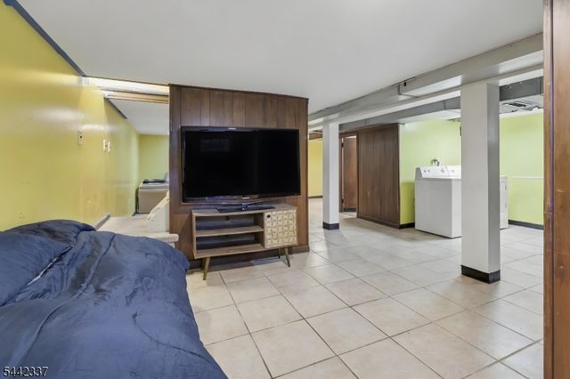 55 Stillman Ave, Bergenfield Boro, NJ 07621