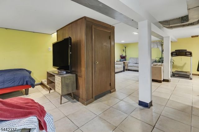 55 Stillman Ave, Bergenfield Boro, NJ 07621