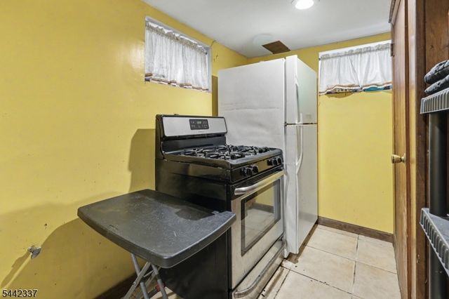 55 Stillman Ave, Bergenfield Boro, NJ 07621