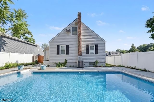 55 Stillman Ave, Bergenfield Boro, NJ 07621