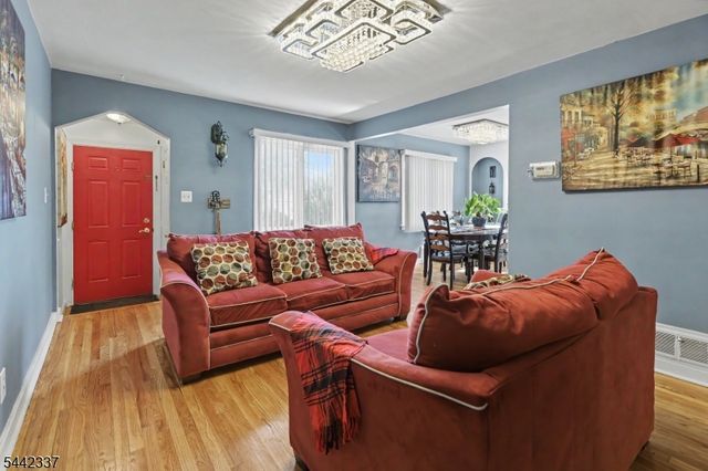 55 Stillman Ave, Bergenfield Boro, NJ 07621