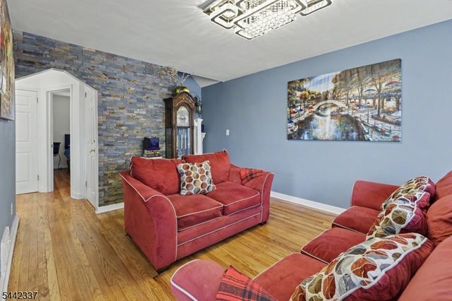 55 Stillman Ave, Bergenfield Boro, NJ 07621