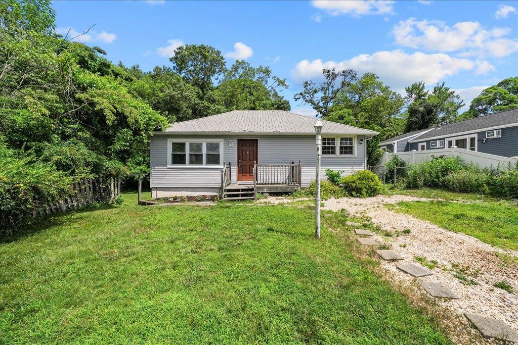 11 Bertha Street, East Patchogue, NY 11772