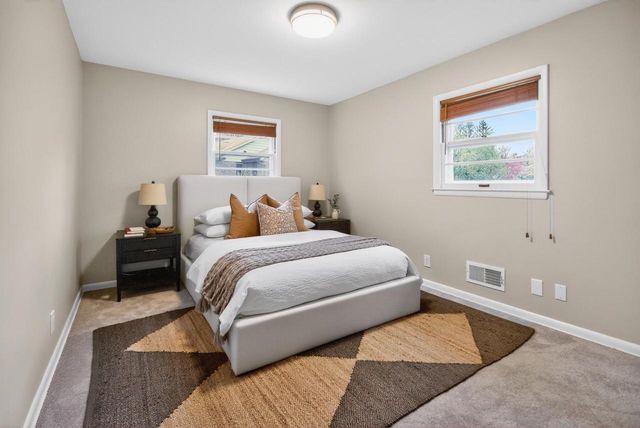 1704 El Rancho DRIVE, Mequon, WI 53092