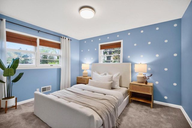 1704 El Rancho DRIVE, Mequon, WI 53092