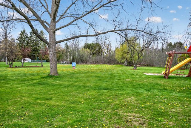 1704 El Rancho DRIVE, Mequon, WI 53092
