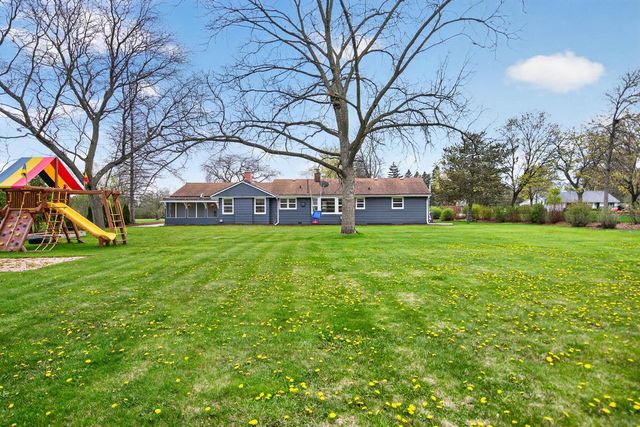 1704 El Rancho DRIVE, Mequon, WI 53092