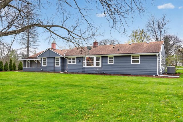 1704 El Rancho DRIVE, Mequon, WI 53092