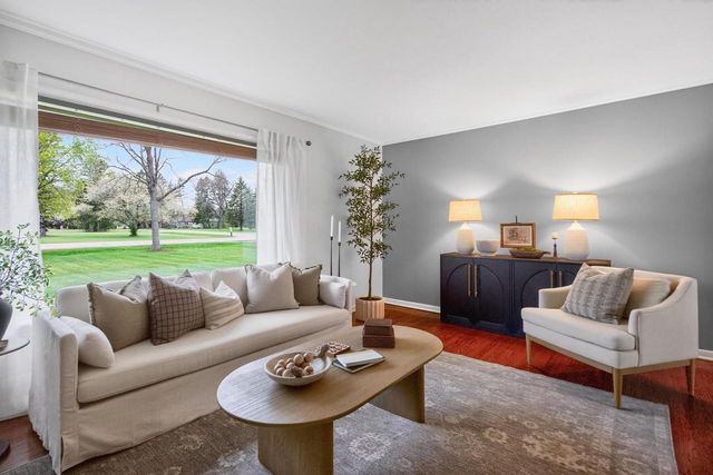 1704 El Rancho DRIVE, Mequon, WI 53092