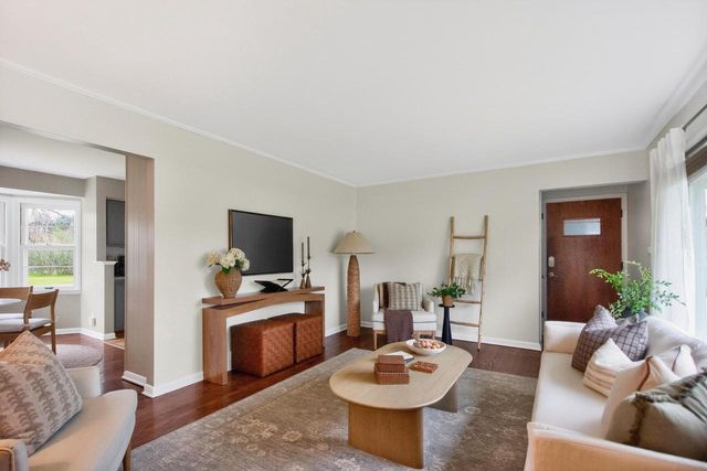 1704 El Rancho DRIVE, Mequon, WI 53092