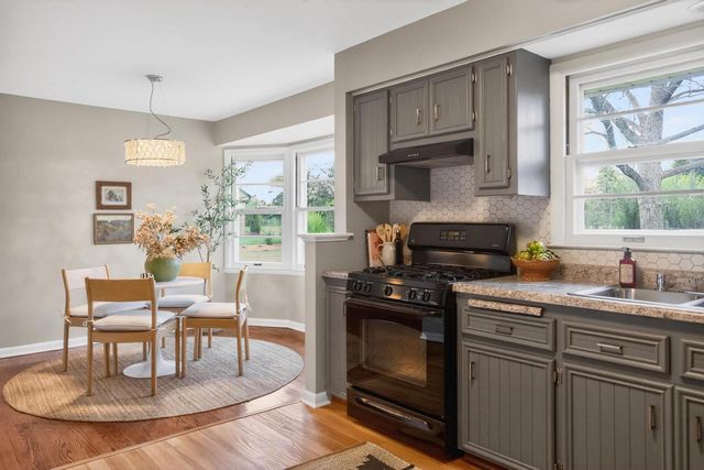 1704 El Rancho DRIVE, Mequon, WI 53092