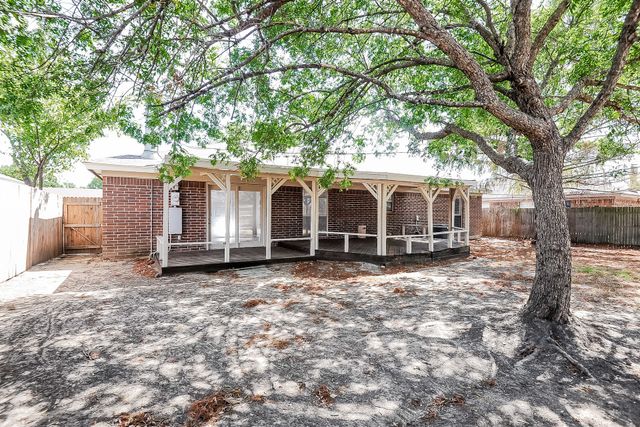 6400 Rock Springs Drive, Arlington, TX 76001