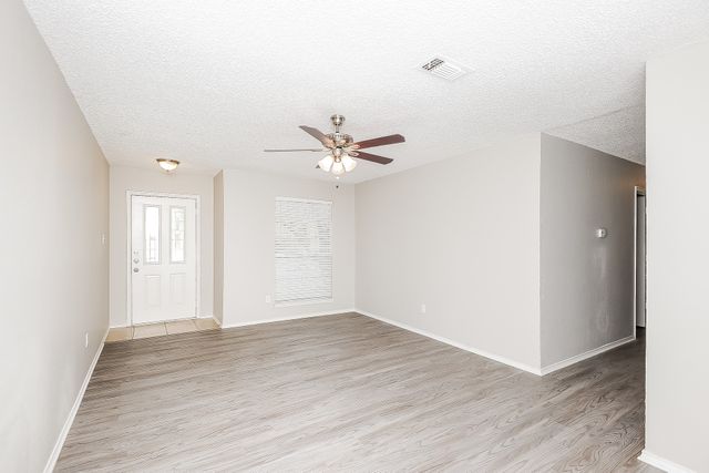 6400 Rock Springs Drive, Arlington, TX 76001