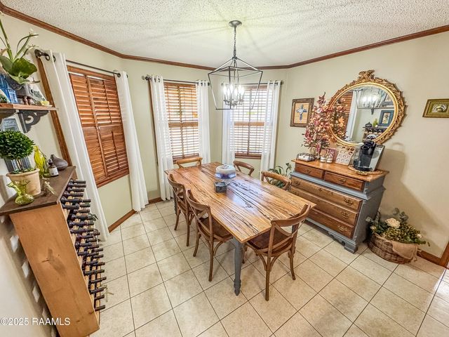 200 Babbling Brook Drive, Lafayette, LA 70506