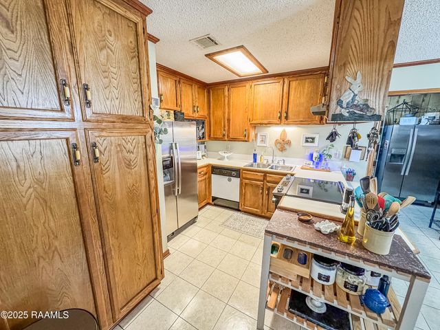 200 Babbling Brook Drive, Lafayette, LA 70506