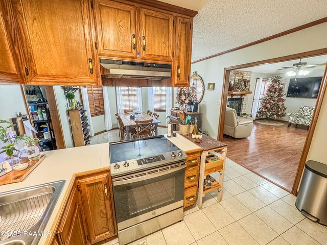 200 Babbling Brook Drive, Lafayette, LA 70506