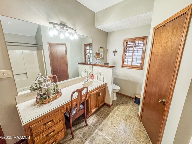 200 Babbling Brook Drive, Lafayette, LA 70506