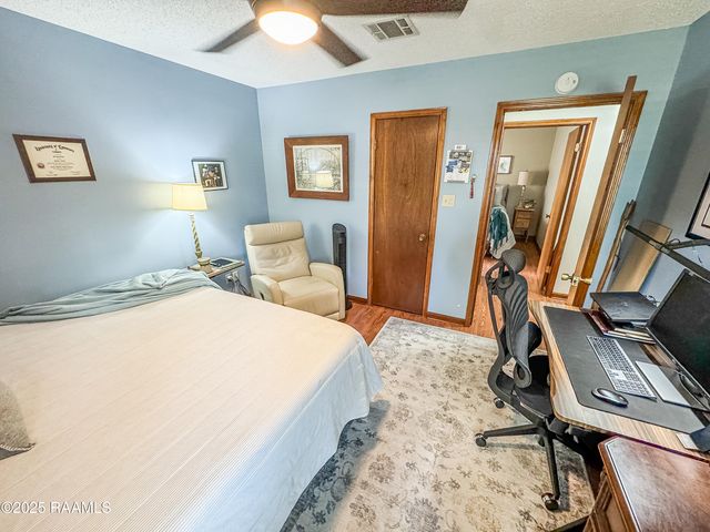 200 Babbling Brook Drive, Lafayette, LA 70506