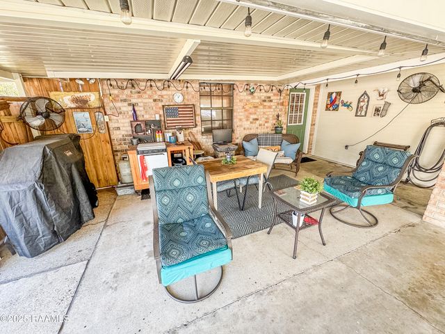 200 Babbling Brook Drive, Lafayette, LA 70506