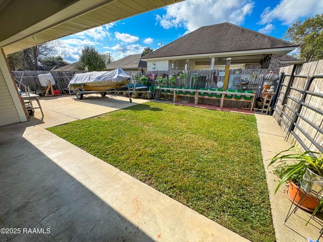 200 Babbling Brook Drive, Lafayette, LA 70506