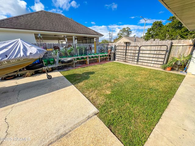 200 Babbling Brook Drive, Lafayette, LA 70506