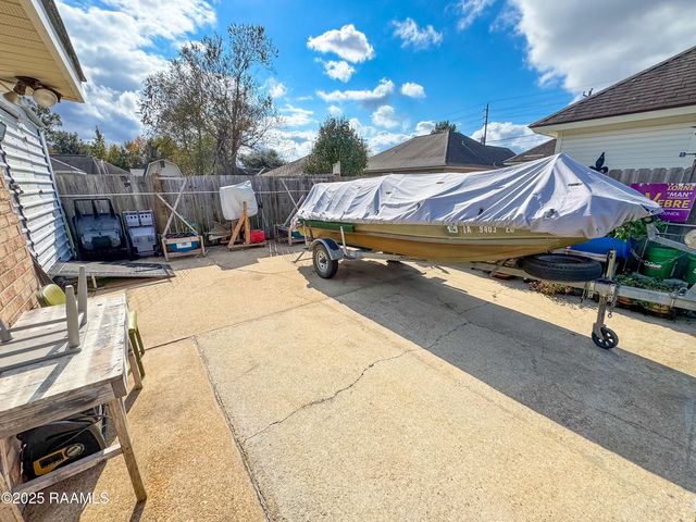 200 Babbling Brook Drive, Lafayette, LA 70506