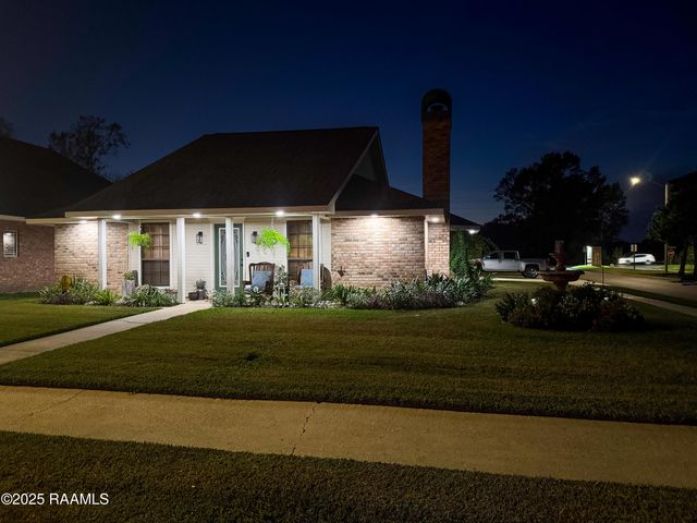 200 Babbling Brook Drive, Lafayette, LA 70506
