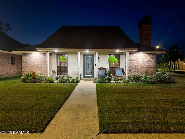 200 Babbling Brook Drive, Lafayette, LA 70506