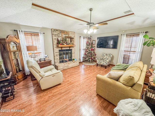 200 Babbling Brook Drive, Lafayette, LA 70506