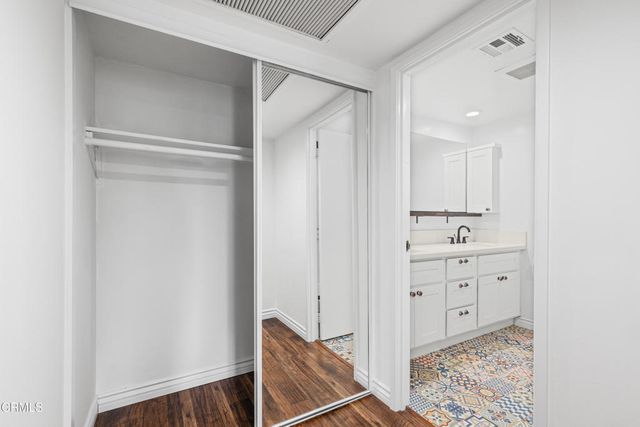800 W 1st Street 2107, Los Angeles, CA 90012
