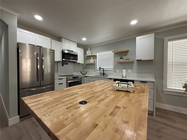 3047 Fernwood Avenue, Dallas, TX 75216