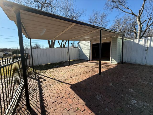 3047 Fernwood Avenue, Dallas, TX 75216