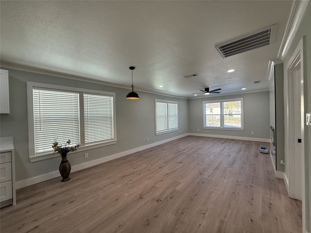 3047 Fernwood Avenue, Dallas, TX 75216