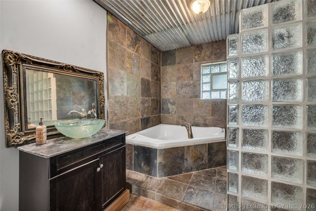 22307 E 843 Road, Park Hill, OK 74451