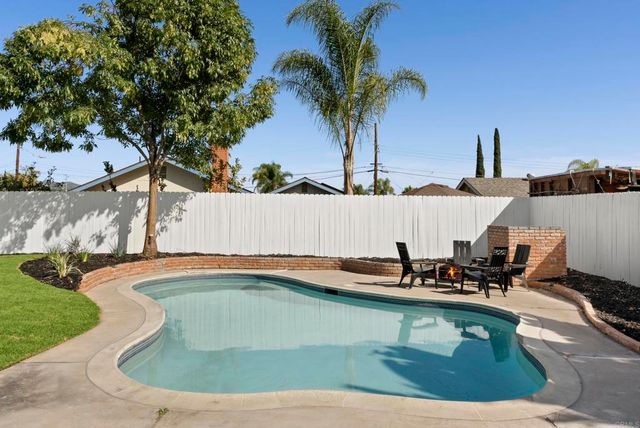 2333 E Mission Avenue, Escondido, CA 92027