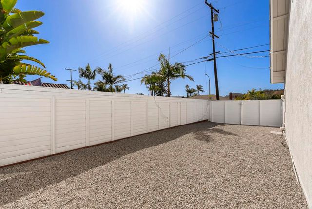 2333 E Mission Avenue, Escondido, CA 92027