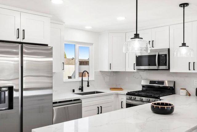 2333 E Mission Avenue, Escondido, CA 92027