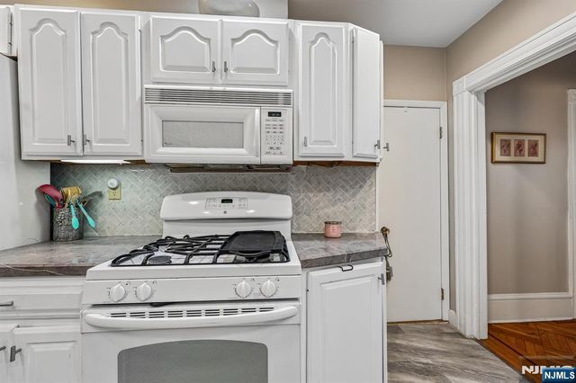 5 Park Avenue, Westwood, NJ 07675