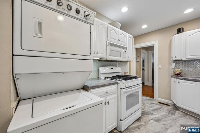 5 Park Avenue, Westwood, NJ 07675