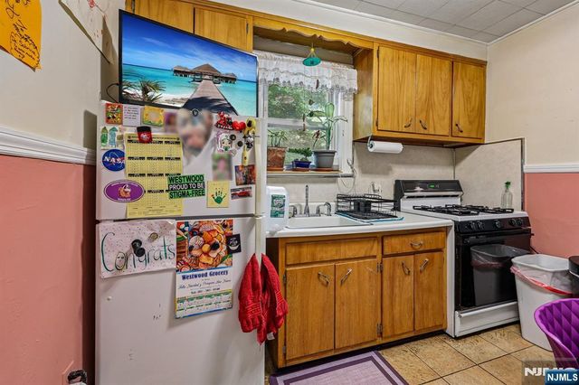 5 Park Avenue, Westwood, NJ 07675