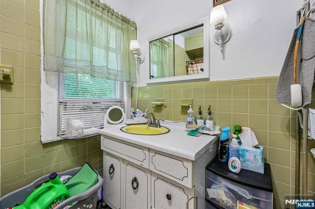 5 Park Avenue, Westwood, NJ 07675