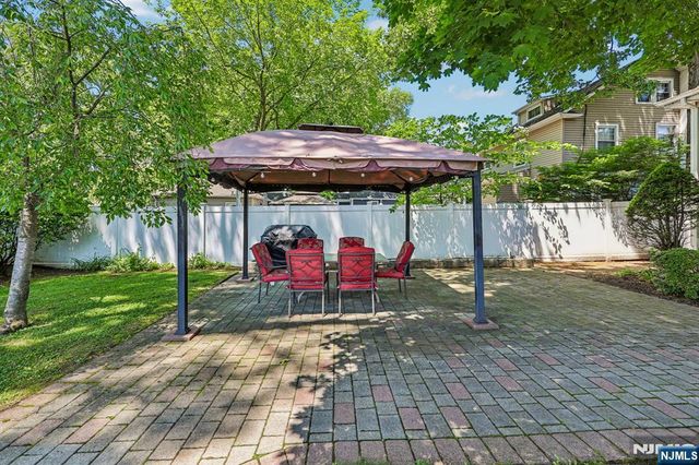 5 Park Avenue, Westwood, NJ 07675