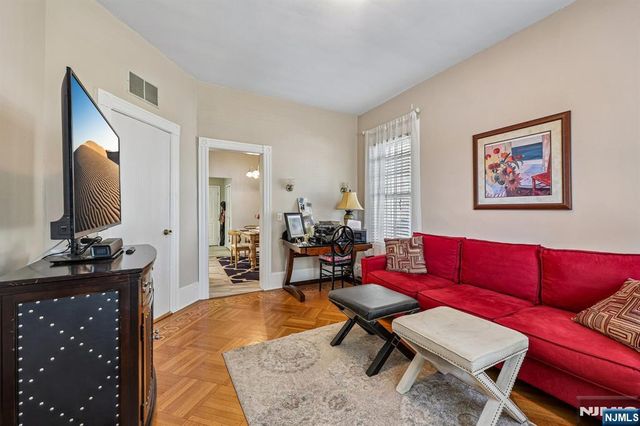 5 Park Avenue, Westwood, NJ 07675
