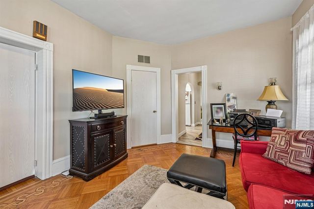 5 Park Avenue, Westwood, NJ 07675
