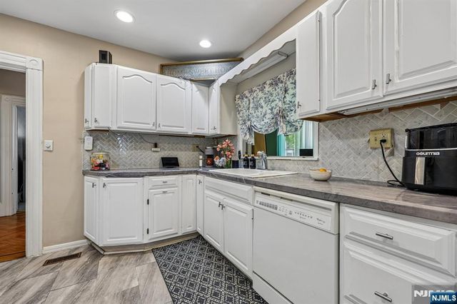5 Park Avenue, Westwood, NJ 07675