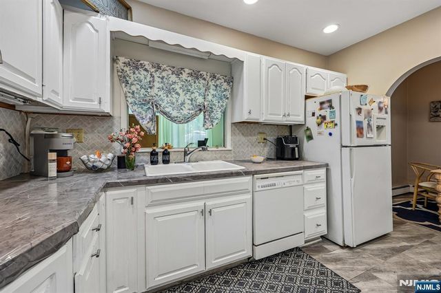 5 Park Avenue, Westwood, NJ 07675
