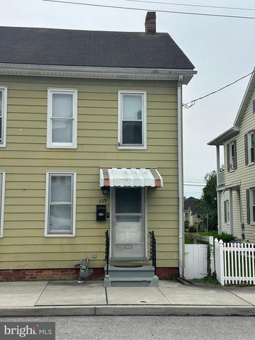 229 LOCUST ST, Hanover, PA 17331