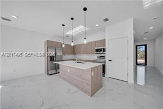 621 GREENBRIAR BLVD, Other City - In The State Of Florida, FL 33972