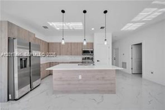 621 GREENBRIAR BLVD, Other City - In The State Of Florida, FL 33972